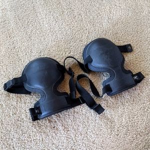 Arc'teryx black knee pads